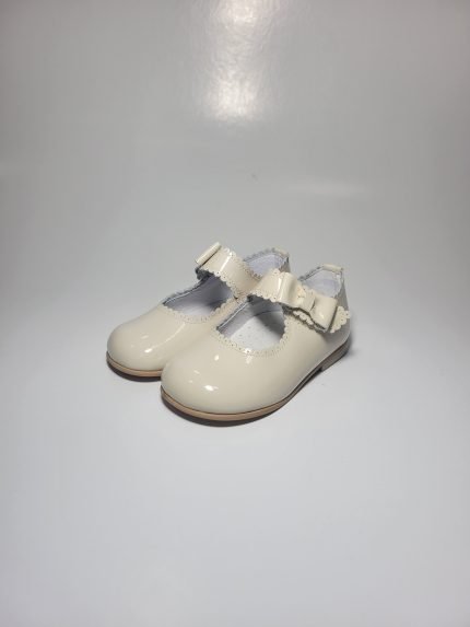 Sapatos Clássicos Bege Charol Beach